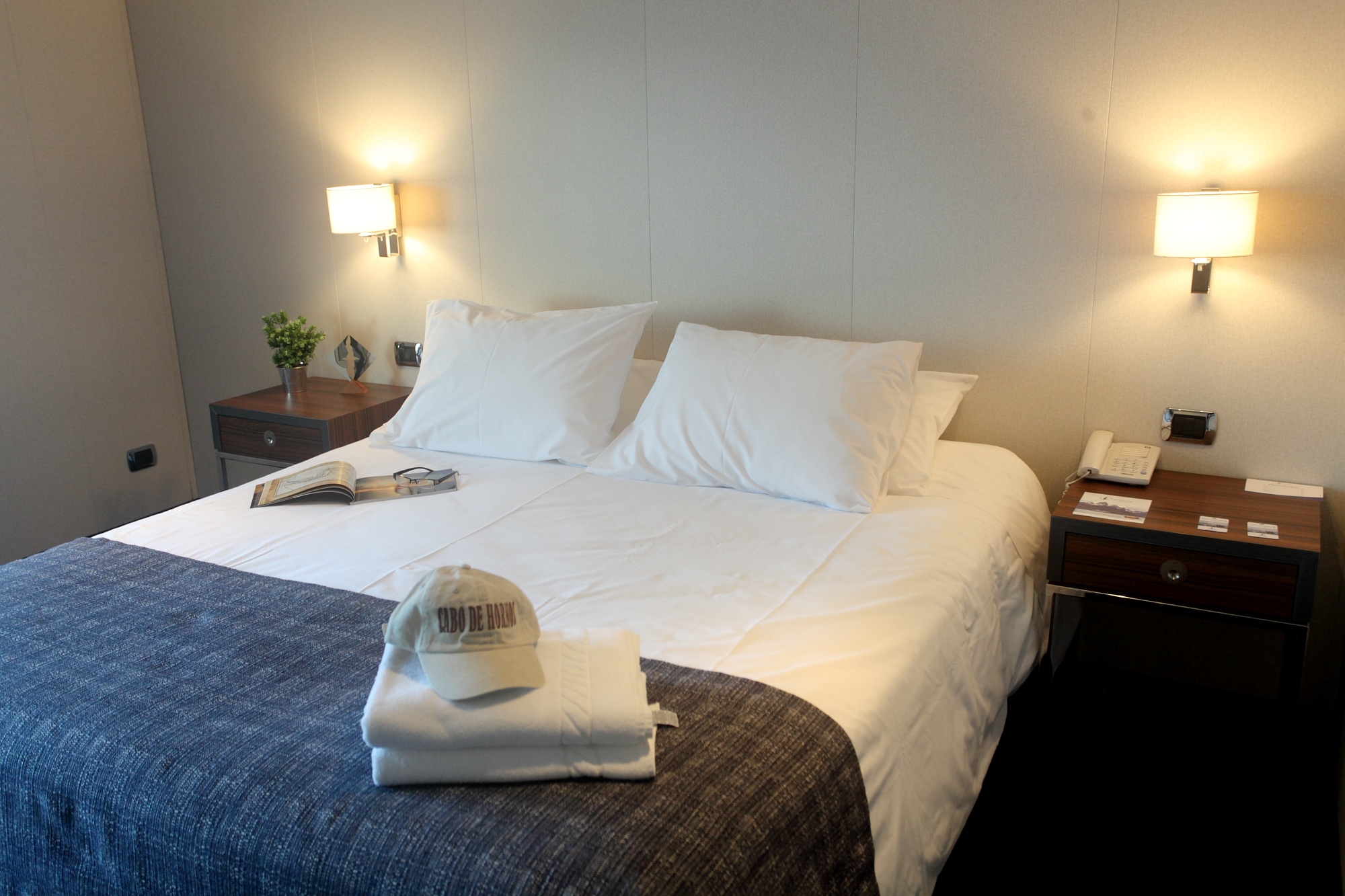 Australis Stella Australis Cabin aaa-mat-111.jpg